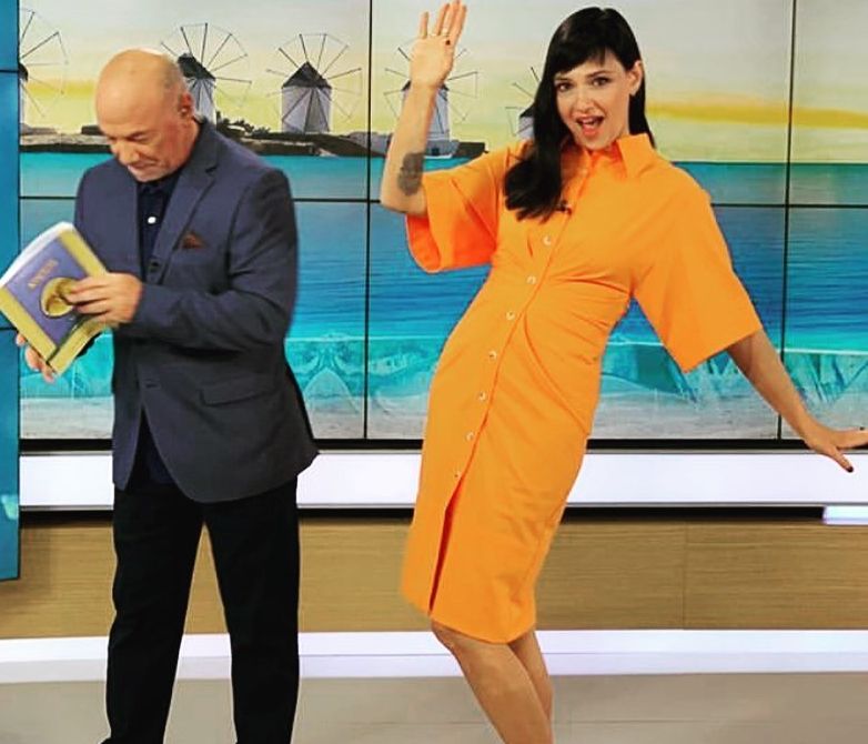 Η Αθηναΐς Νέγκα ποζάρει με μαγιό και μιλάει για τη... μοναξιά του γάμου της