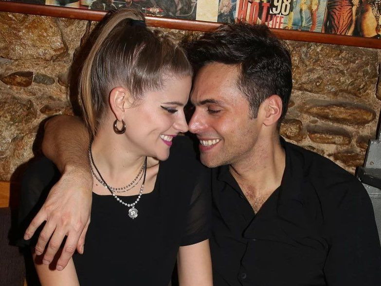 Γιώργος Παπαγεωργίου - Δανάη Μιχαλάκη: Η επική αντίδρασή τους με την βροχή στην παραλία