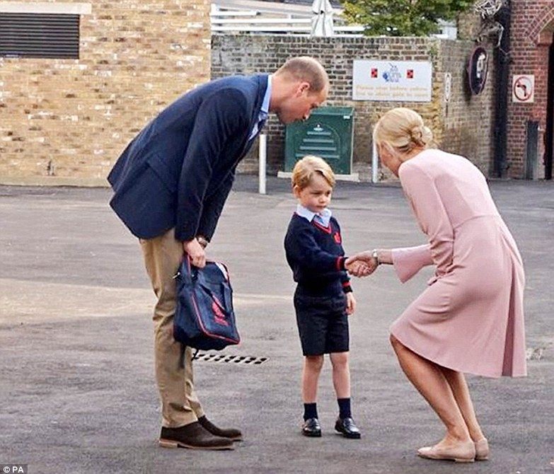 Πρίγκιπας George: Πρώτη μέρα στο σχολείο - Γιατί δεν τον συνόδευσε η μητέρα του (vid + φωτο)