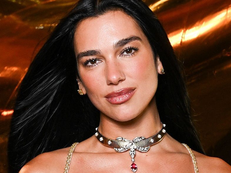 Dua Lipa: Τα «jewel lips« της στο event του οίκου Bvlgari ευθυγραμμίστηκαν με το concept της βραδιάς