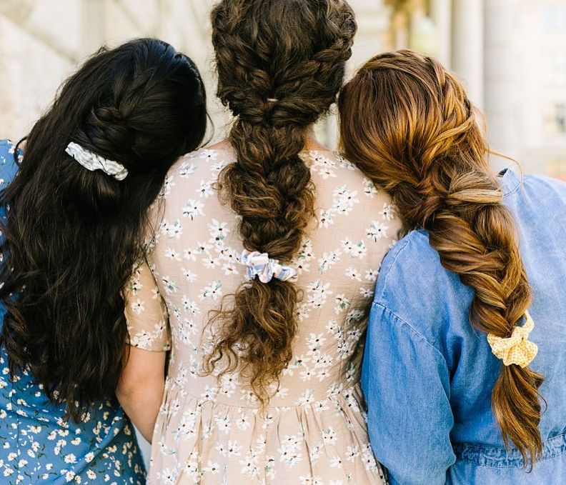 10 διαφορετικοί τρόποι για να φορέσεις το scrunchie σου