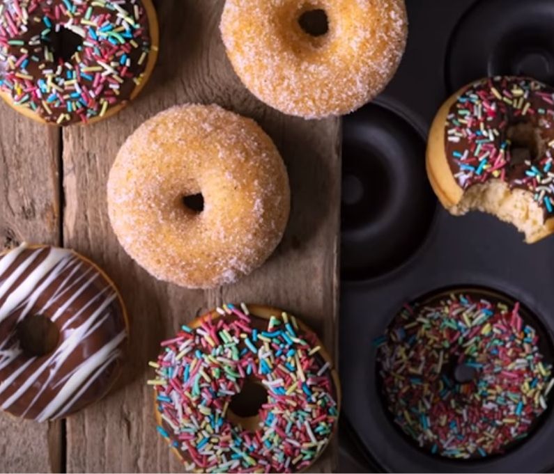 Yπέροχα mini donuts φούρνου από τον Άκη Πετρετζίκη