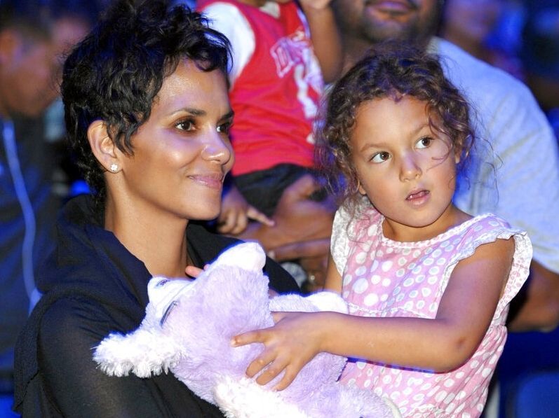 Nahla Aubry: Η 18χρονη κόρη της Halle Berry σπάει τη σιωπή της και υπερασπίζεται τη μητέρα της