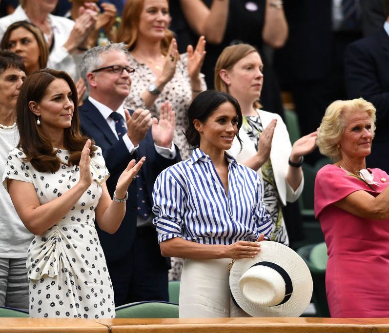 Η Meghan Markle έβγαλε το καπέλο της στο Wimbledon. Ακολούθησε το βασιλικό πρωτόκολλο;