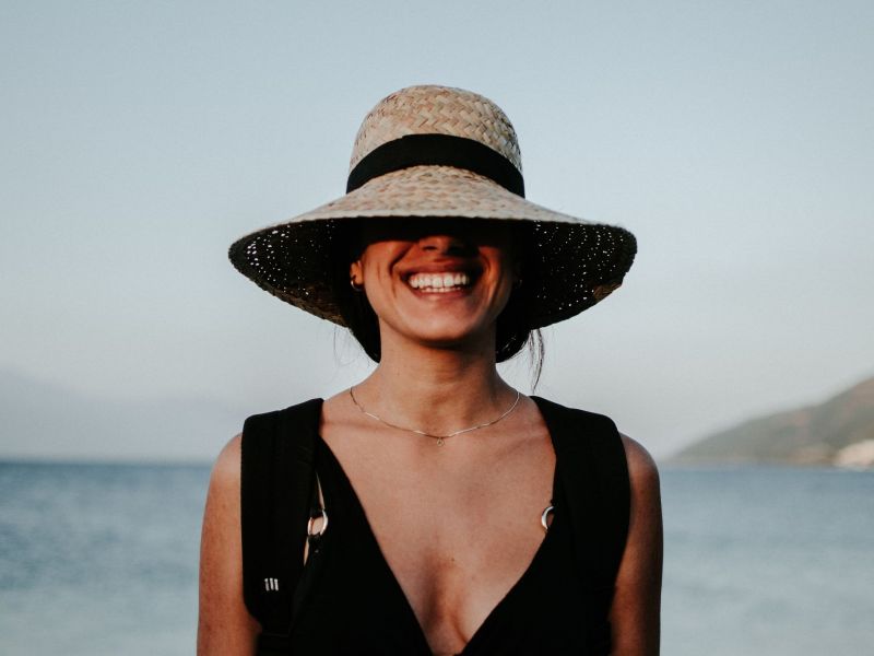 Γιατί το «feral girl summer» είναι το ανερχόμενο trend που ήρθε να εκθρονίσει το «hot girl summer»