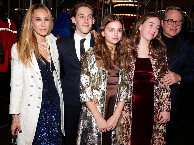 Η αφιέρωση της Sara Jessica Parker στις δίδυμες κόρες της με 3 λέξεις αγάπης & 5 σπάνιες φωτογραφίες