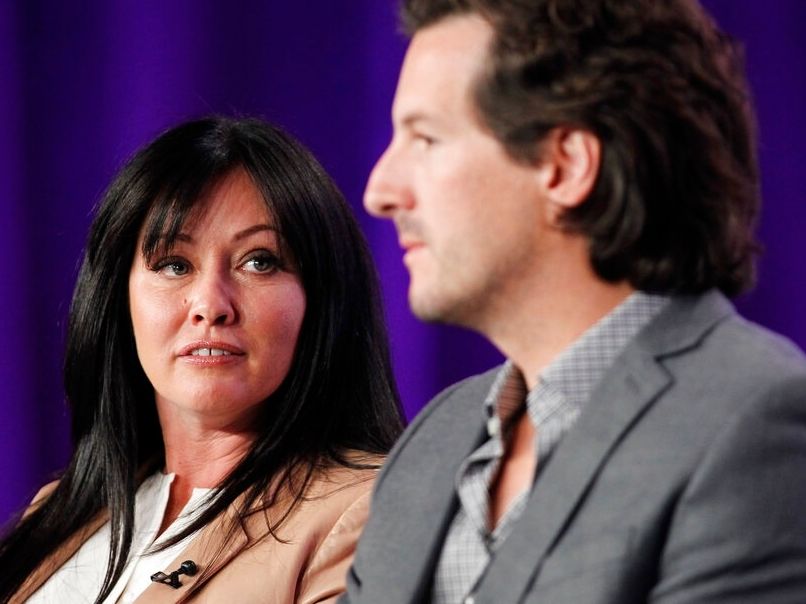 Ο πρώην σύζυγος της Shannen Doherty αμφισβητεί τη συμφωνία διαζυγίου 2 χρόνια μετά τον θάνατό της