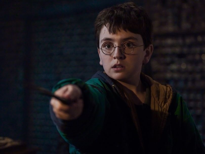 Αν αγάπησες το Harry Potter, αυτά τα 8 βιβλία αξίζουν μια θέση στη βιβλιοθήκη σου