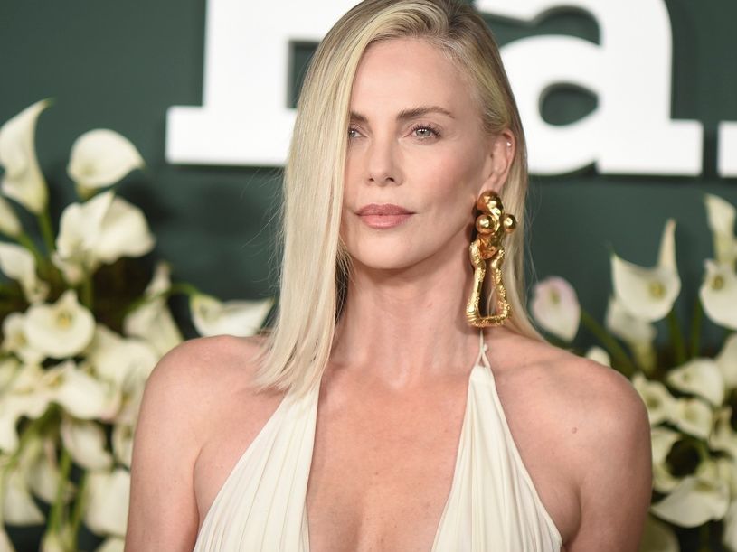 Η Charlize Theron πιστεύει ότι το AI μπορεί να κάνει τη δουλειά του Timothée Chalamet