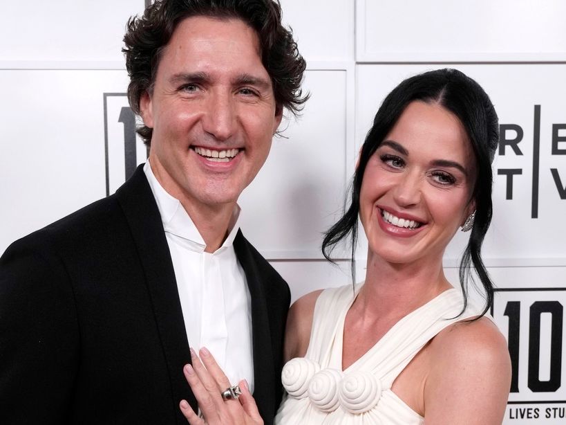 Αν ο έρωτας ήταν βίντεο, θα ήταν αυτό του Justin Trudeau να χοροπηδάει σε βίντεο της Katy Perry