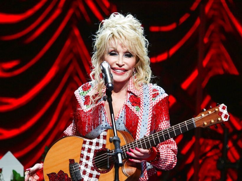 Το μυστικό της Dolly Parton που αποκάλυψε η ανιψιά της και το «αντίο» με ιδιωτική τελετή