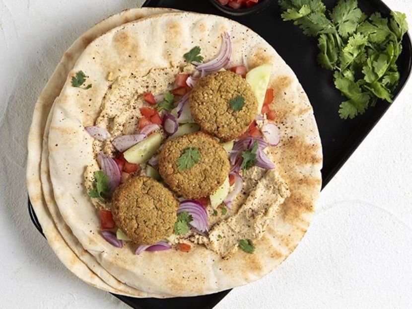 Άκης Πετρετζίκης: Φαλάφελ με κινόα