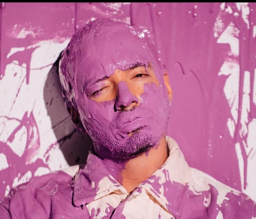 «Morado»: Μέσα από τα νέα του κομμάτια ο JBalvin θέλει να περάσει ένα υπέροχο μήνυμα