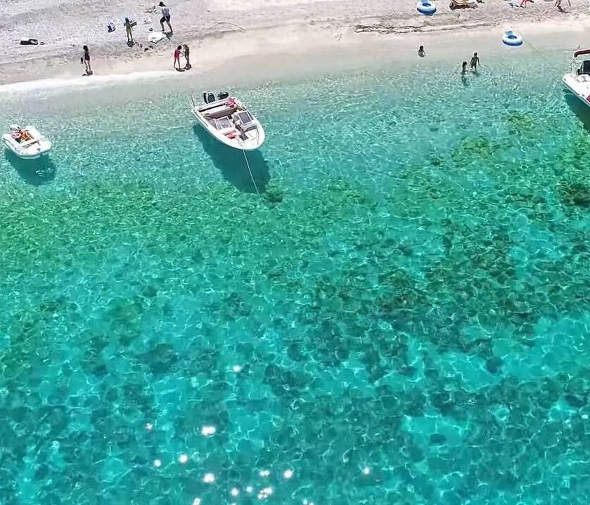 X-Beach: Η παραλία με το μυστηριώδες όνομα που βρίσκεται δύο ώρες μακριά από την Αθήνα
