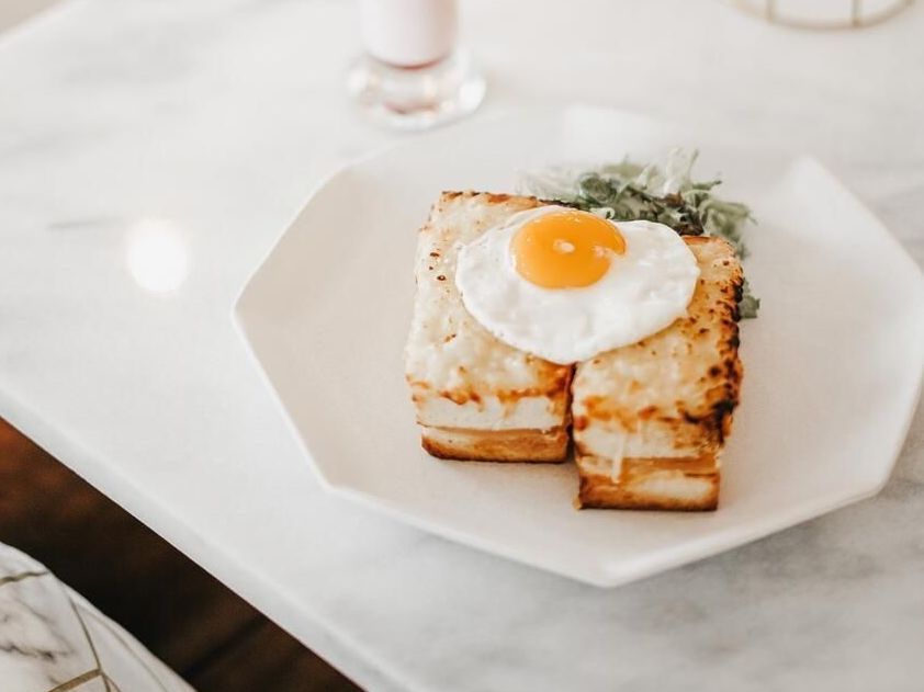 Ξέχνα το γάλα και το τοστ: Οι 4 πιο υγιεινές τροφές για το πρωινό είναι αυτές