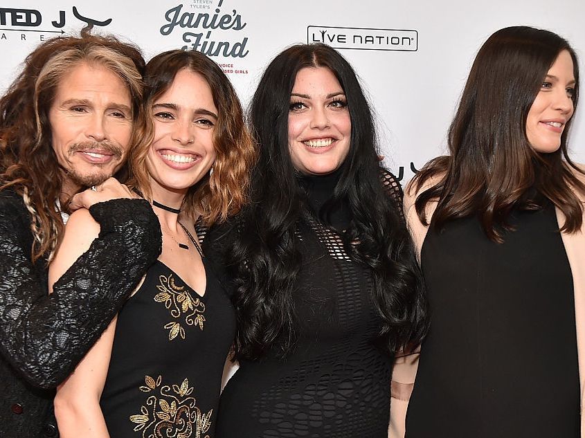 Η Liv και η Mia Tyler γνωρίστηκαν σε συναυλία των Aerosmith  -χωρίς να ξέρουν πως είναι αδερφές