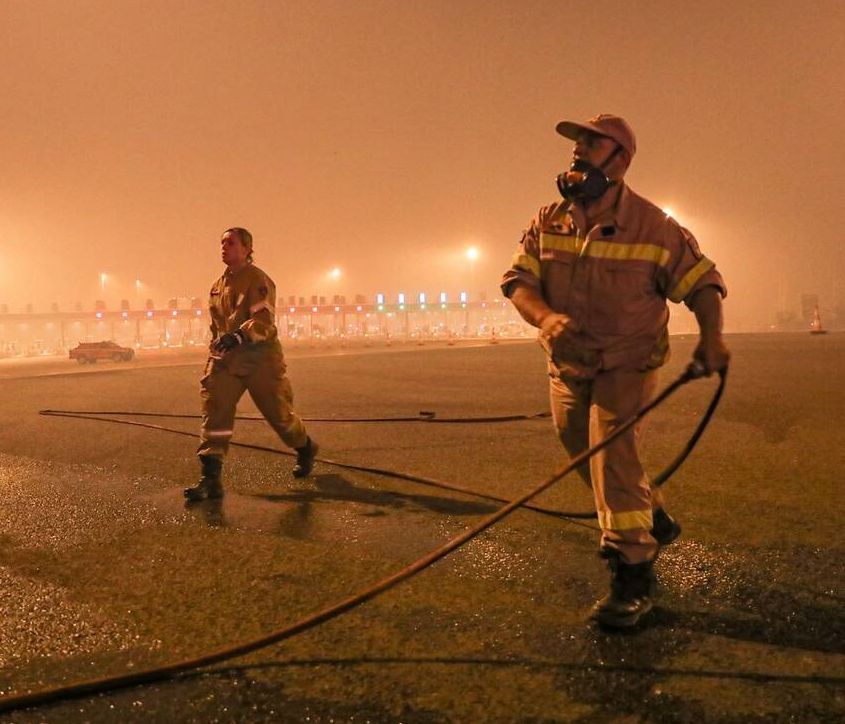 Φωτιά στην Αττική: Δραματική η κατάσταση στις Αφίδνες, εκκενώνεται και το Καλέντζι