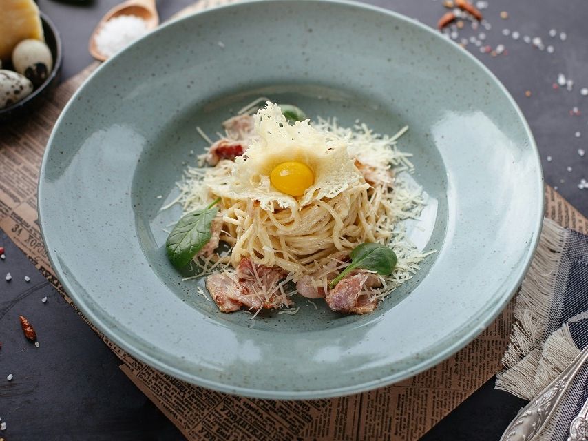 Πίτσα πίτα, burger tacos και καρμπονάρα ramen: Τα food trends του 2024 είναι πολύ μπερδεμένα!