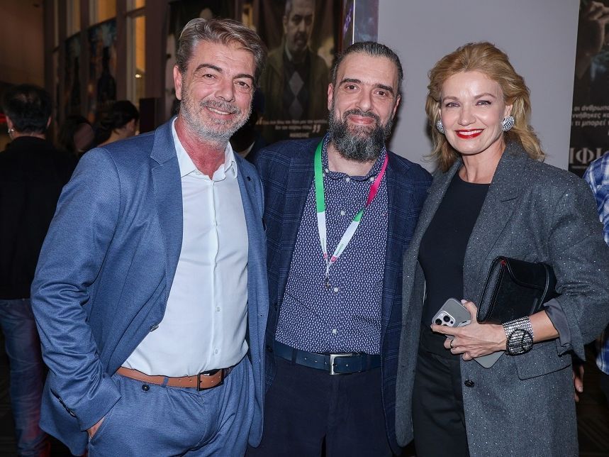 Aπό την πρεμιέρα του «Ριφιφί» κρατάμε το γκρι blazer της Παναγιώτας Βλαντή & βρίσκουμε παρόμοια