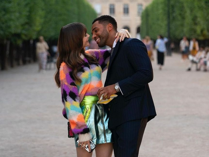 Lucien Laviscount: Ο γόης της «Emily in Paris» είναι υποψήφιος για τον ρόλο του επόμενου James Bond
