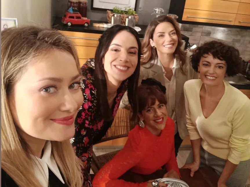 Ο νέος «Μένιος» στο Σόι σου, η συγκίνηση της Λουιζίδου και το πρώτο γύρισμα για τη Γωγώ Καρτσάνα