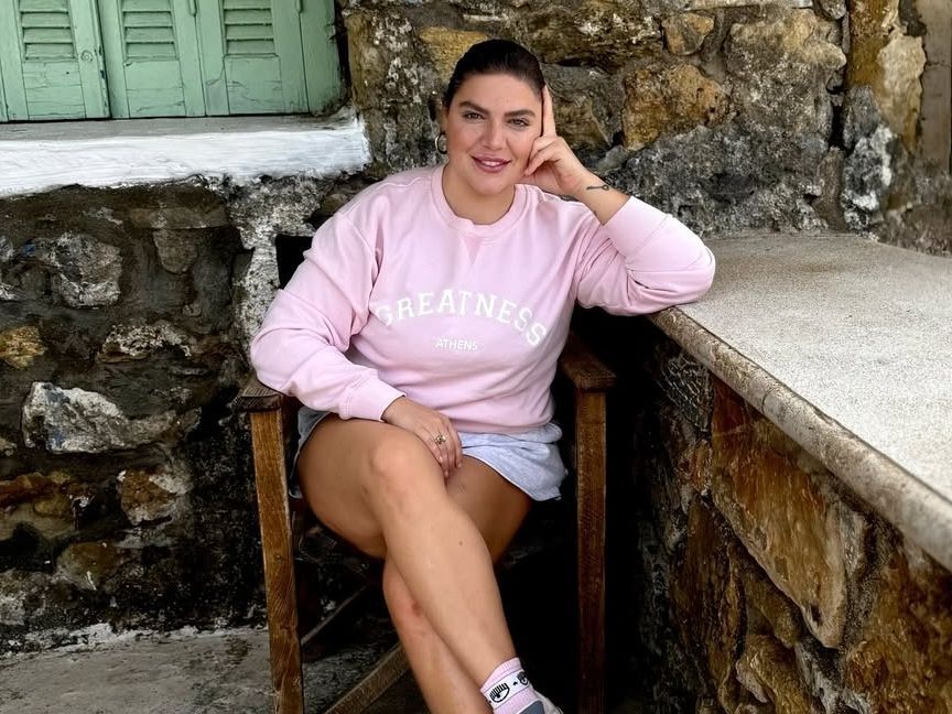 Η Δανάη Μπάρκα έγινε καστανή και «αποχαιρέτησε» τα extensions