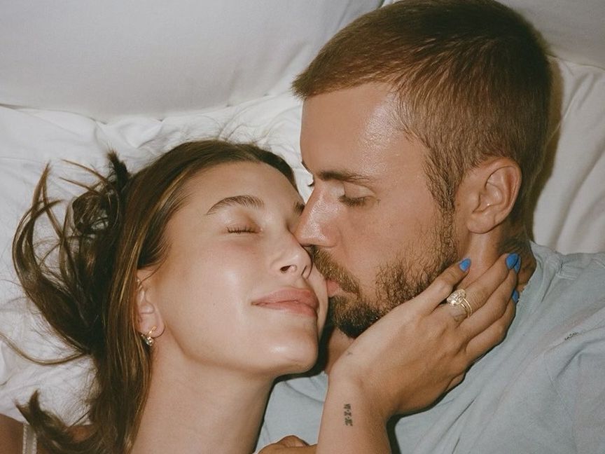 Αν δεν είδατε το νέο εξώφυλλο των Biebers, χάνετε το πιο έξυπνο PR μάθημα της χρονιάς