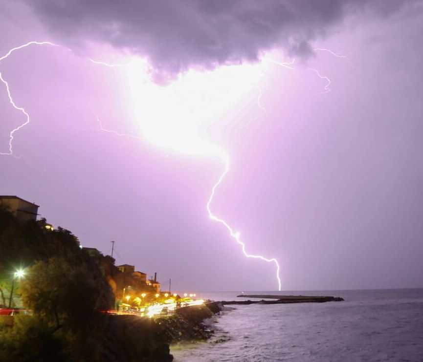 Καιρός - Έκτακτο δελτίο ΕΜΥ: Ραγδαία επιδείνωση με πτώση της θερμοκρασίες και ισχυρές καταιγίδες