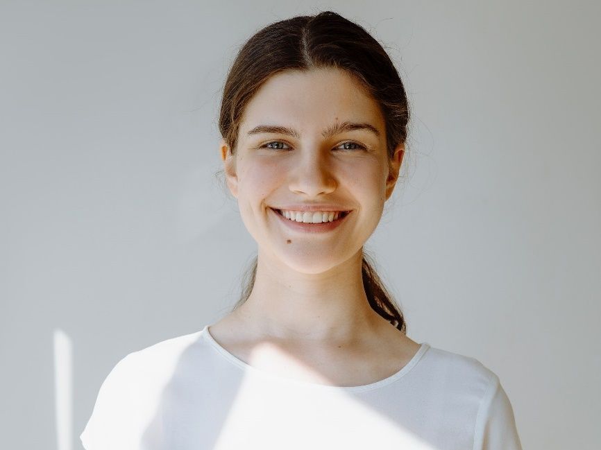 Κι όμως, μπορείς να πεις «αντίο» στους χρόνιους κίτρινους λεκέδες άμεσα – διάβασε πώς!