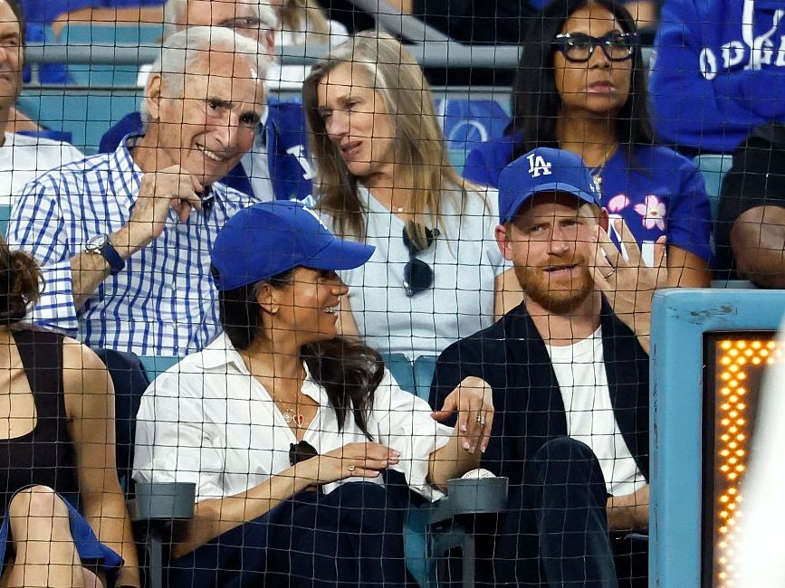 Meghan Markle & Harry: Η εμφάνιση στο Dodger Stadium και η γιορτινή συλλογή που δεν ξεπούλησε