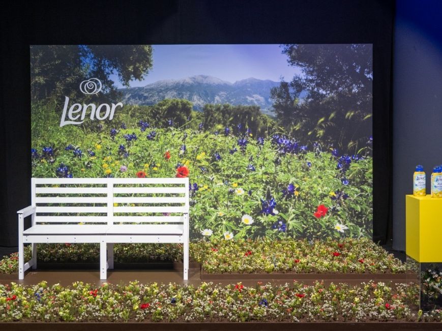 Όταν η φρεσκάδα των ρούχων μας γίνεται εμπειρία στην… ελληνική εξοχή