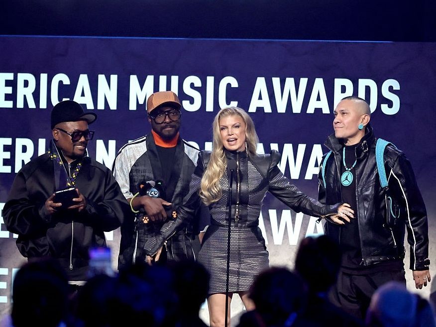 AMΑs 2026: Katseye, BTS & SZA οι μεγάλοι νικήτες αλλά η Fergie με τους Black Eyed Peas συγκίνησαν