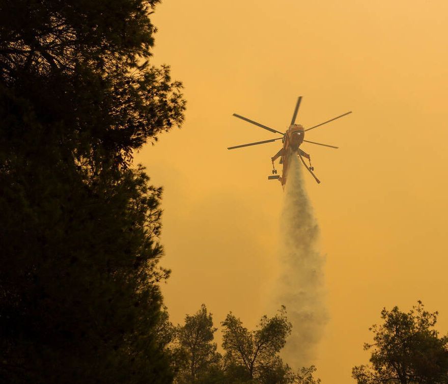 Φωτιά στην Εύβοια: Ανεξέλεγκτη η φωτιά λόγω των ισχυρών ανέμων - Εκκενώνονται δύο χωριά