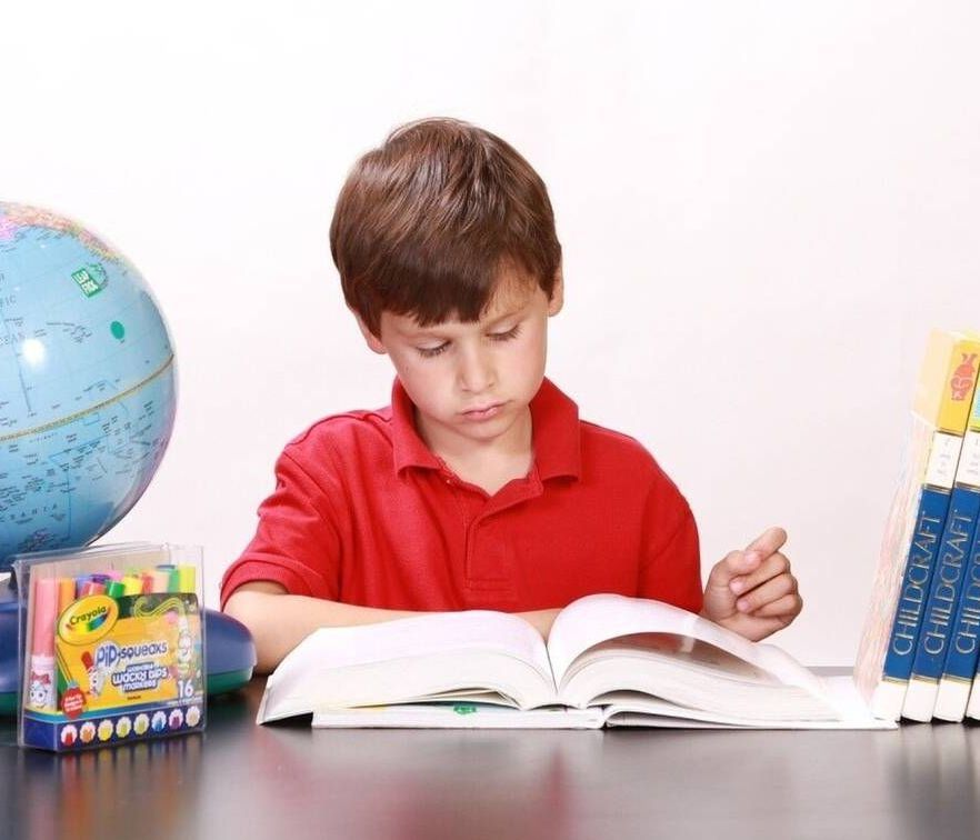 Παιδιά στο σπίτι: Καθημερινή μελέτη σαν παιχνίδι από το brainy.gr