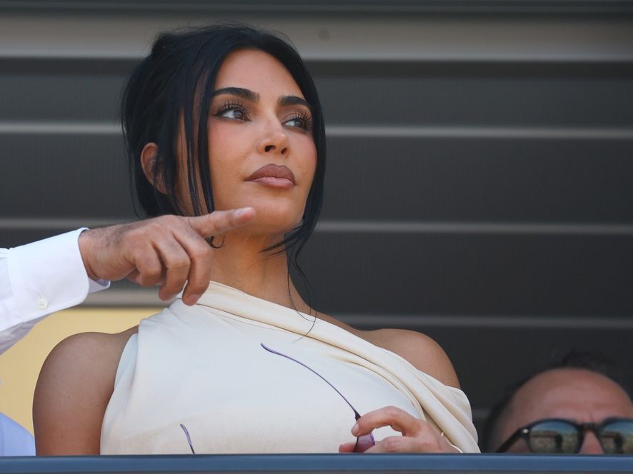 Το αξεσουάρ μαλλιών της Kim Kardashian στο Grand Prix του Μονακό δεν το περιμέναμε!