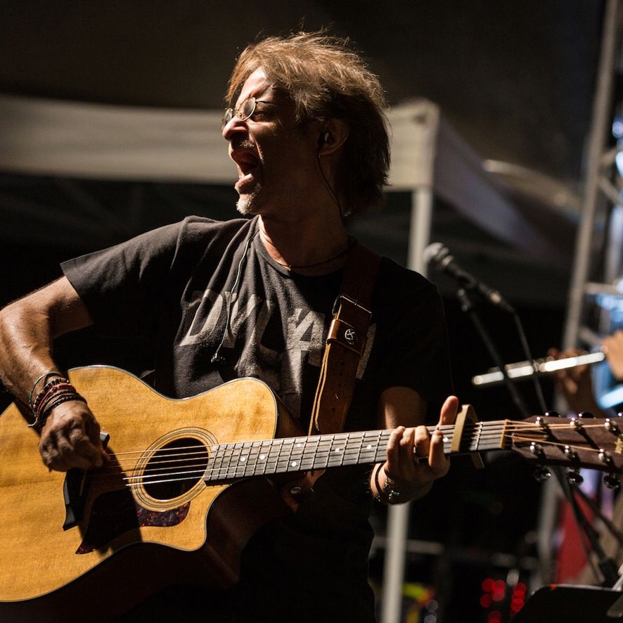 Ο Μίλτος Πασχαλίδης στο Θέατρο Βράχων Μελίνα Μερκούρη