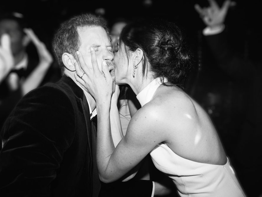 Η Meghan Markle μοιράζεται το πρώτο βίντεο από τη νέα ζωή της στη Βρετανία με τον πρίγκιπα Harry