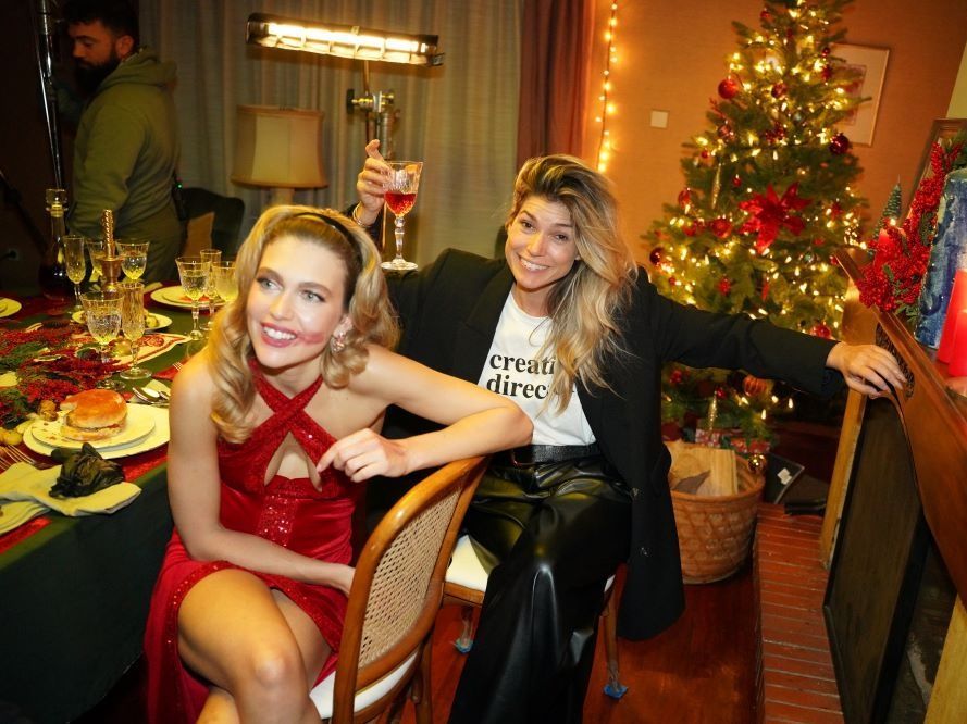 Η Βάσια Κωσταρά παρουσίασε το short film της μέσα σε ένα σύμπαν από παγιέτες, cocktails & πολύ χορό