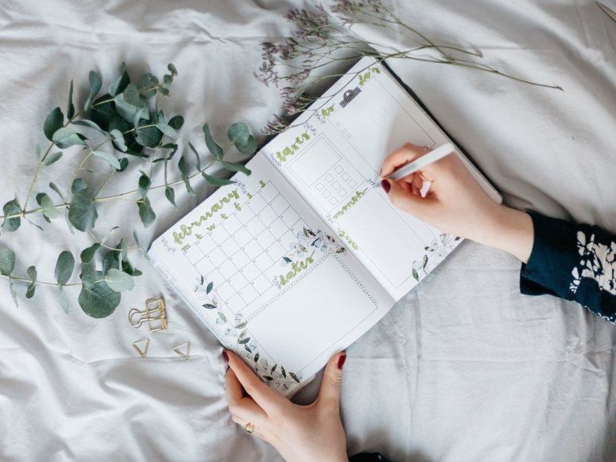 Αν νιώθεις συνεχώς μοναξιά, υιοθέτησε αυτές τις 8 απλές βραδινές συνήθειες