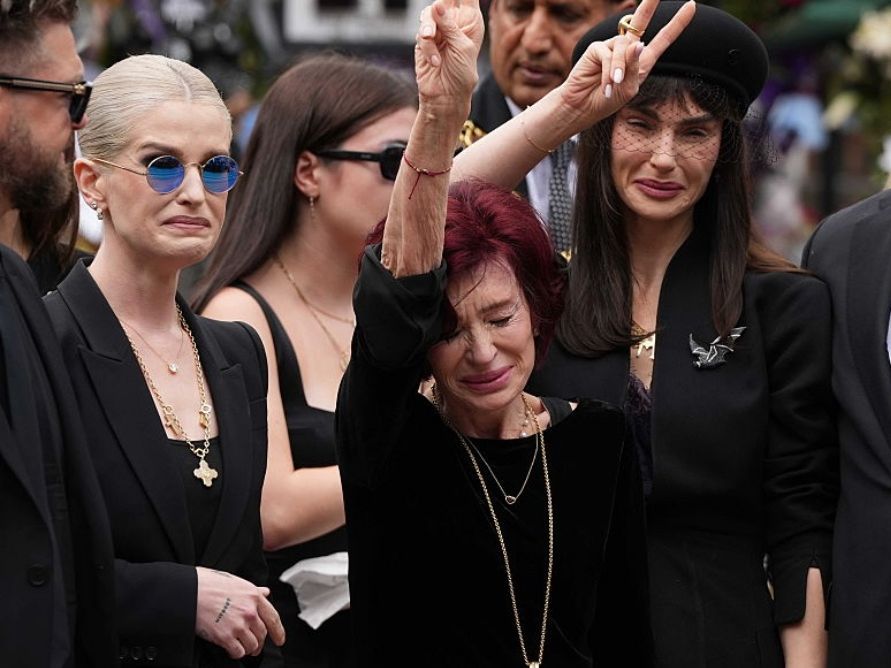 Κηδεία Ozzy: Η συντετριμμένη Sharon που τον λάτρεψε όσο τίποτα και πώς η Kelly τίμησε τον πατέρα της