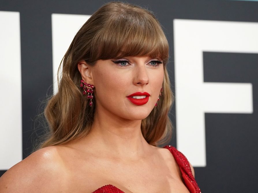 Η Taylor Swift ετοιμάζει το βίντεο του «Father Figure»; Οι θεωρίες συνωμοσίας των fans στο «Opalite»