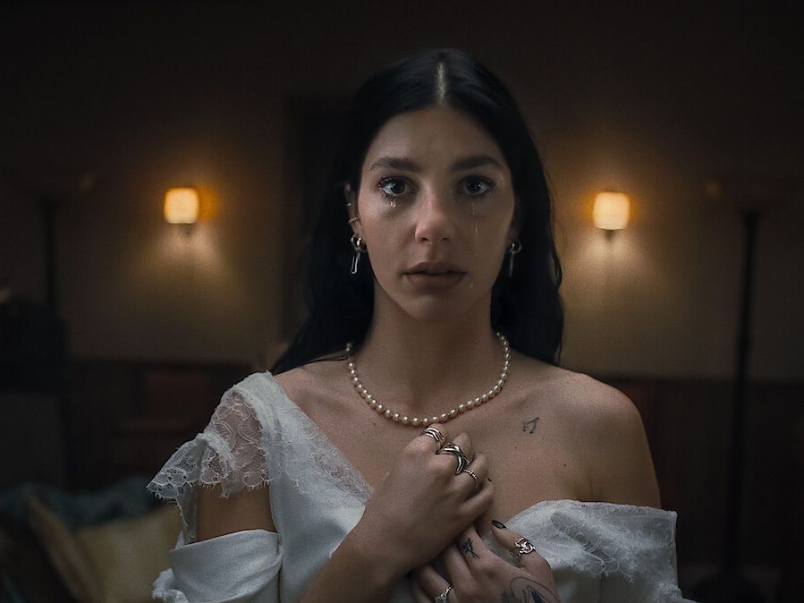 «Something Very Bad Is Going to Happen» με την Camila Morrone: είναι η horror σειρά που θες να δεις