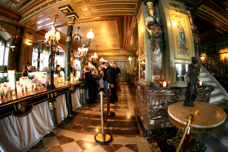 laduree-champs-elysees-location