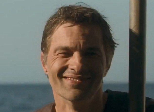 article-2102312-11C5BDD3000005DC-770_634x478