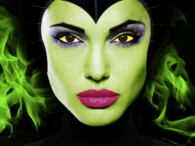 Angelina-Jolie-as-Maleficent-disney-19758228-1024-768