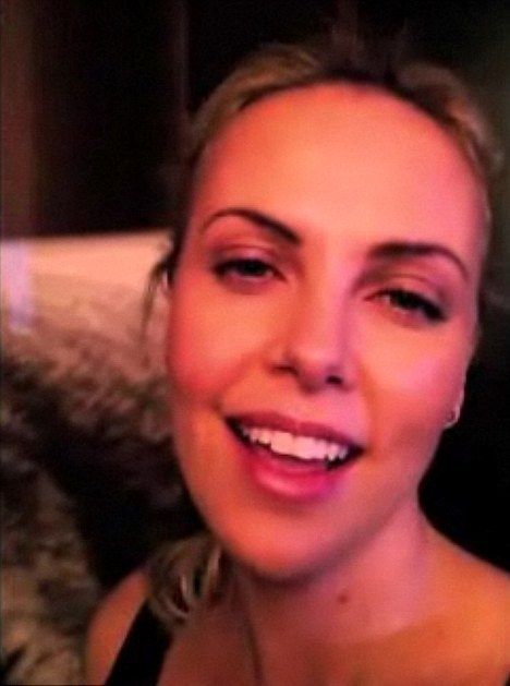 article-2123646-126DACFA000005DC-68_468x644