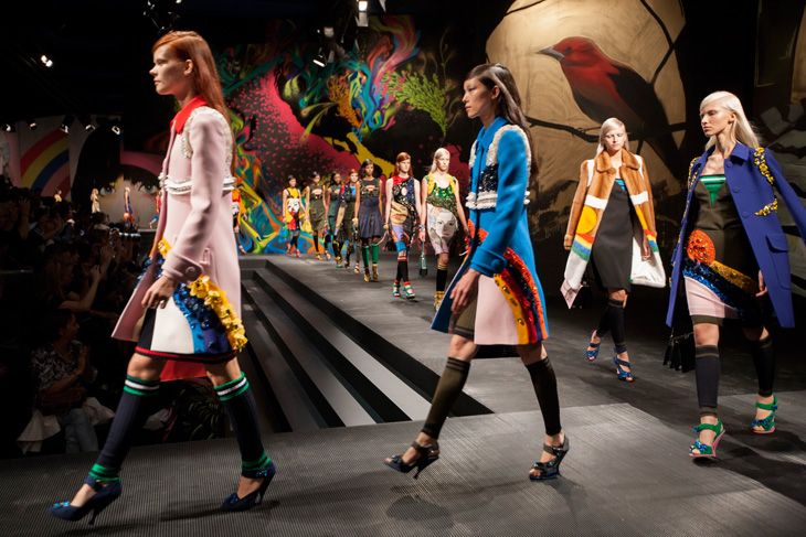 Prada-Womens-SS14-Fashion-Show-Space-01