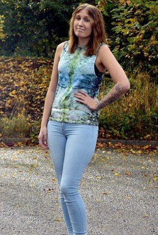 article-2488312-193942AB00000578-777 306x471