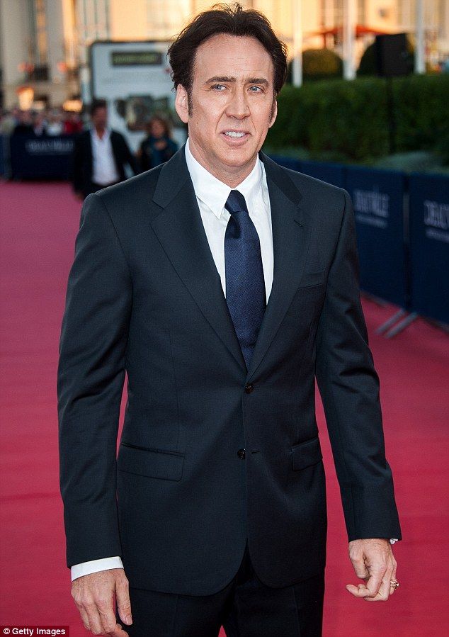 article-0-1B96BF87000005DC-523 634x899