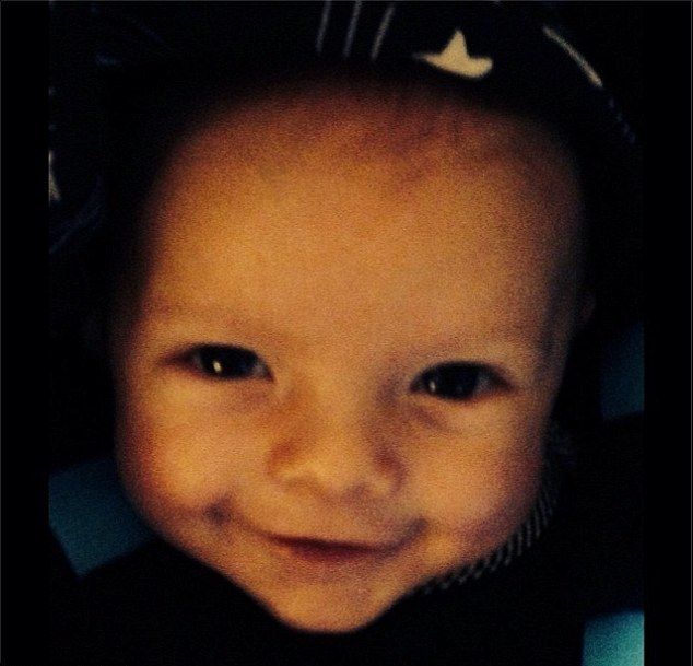 article-2507509-196A4FED00000578-912 634x622